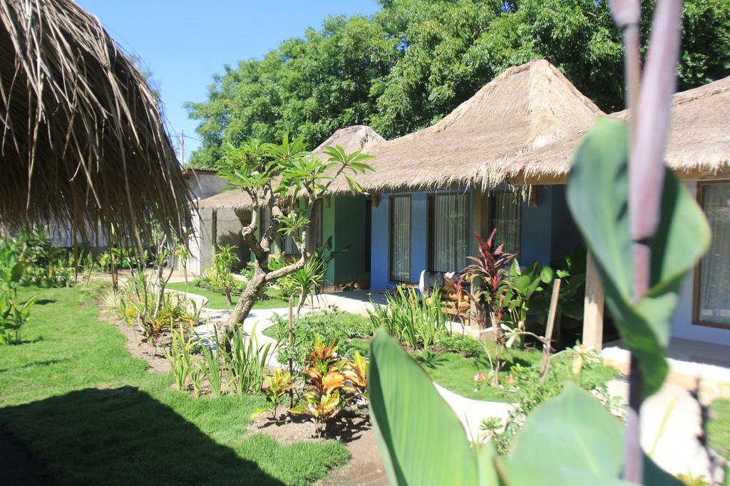 Maha Putri Bungalows Gili Trawangan Room photo