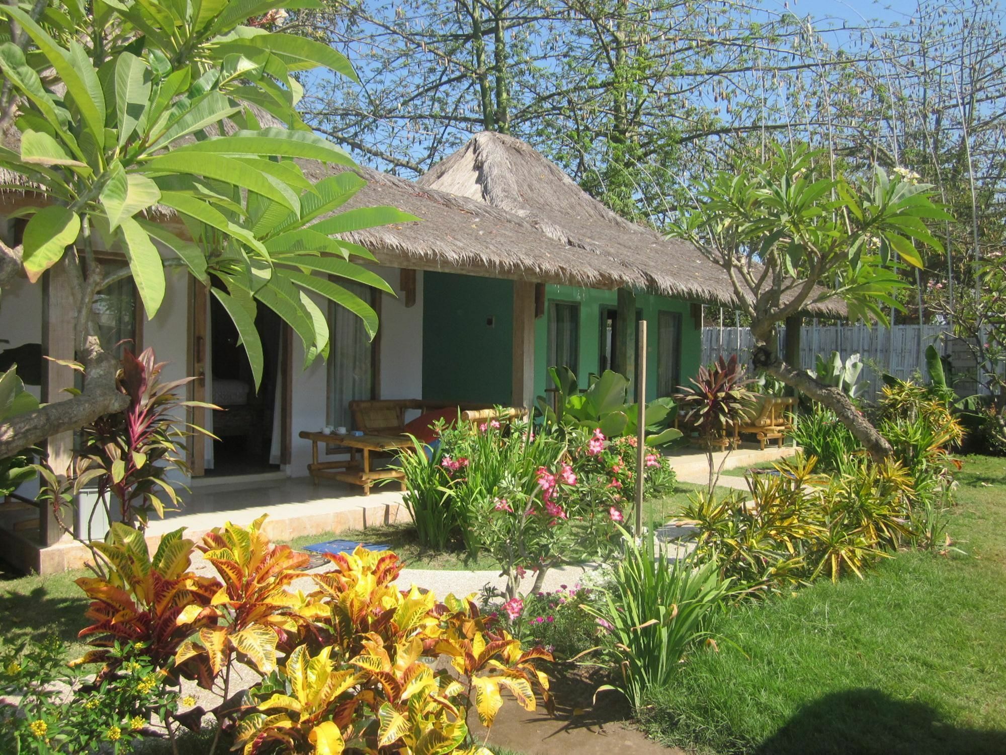 Maha Putri Bungalows Gili Trawangan Exterior photo