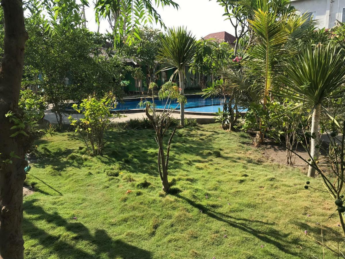 Maha Putri Bungalows Gili Trawangan Exterior photo